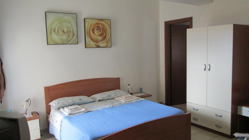Bed And Breakfast Oasi Reggio Calabria Habitación foto